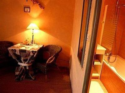 фото отеля Auberge Du Haut Jardin Hotel Rehaupal