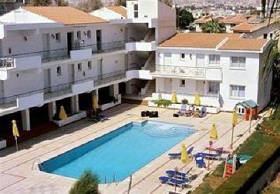 фото отеля Michaels Beach Hotel Apartment Larnaca