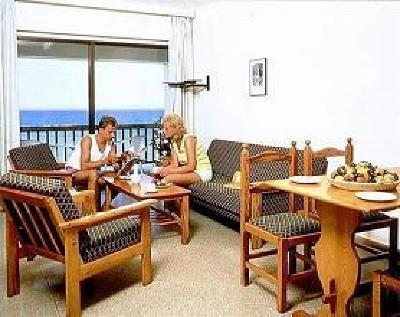 фото отеля Michaels Beach Hotel Apartment Larnaca