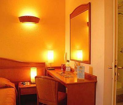 фото отеля Hotel Roi Soleil Strasbourg Holtzheim