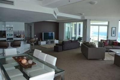 фото отеля Mint Broadbeach