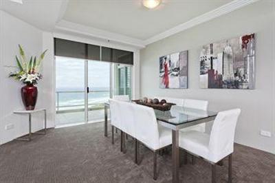 фото отеля Mint Broadbeach