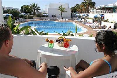 фото отеля Oasis Apartments Lanzarote