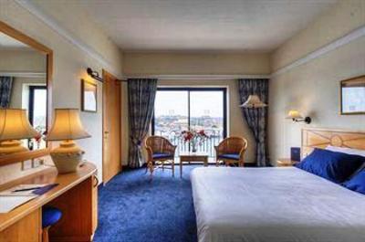 фото отеля The Waterfront Hotel