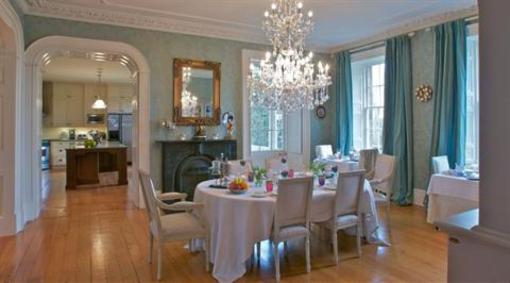 фото отеля Maplehurst Manor Accommodations