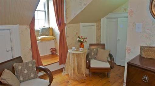 фото отеля Maplehurst Manor Accommodations
