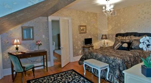 фото отеля Maplehurst Manor Accommodations
