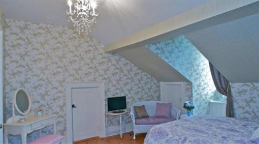 фото отеля Maplehurst Manor Accommodations