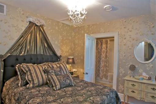 фото отеля Maplehurst Manor Accommodations