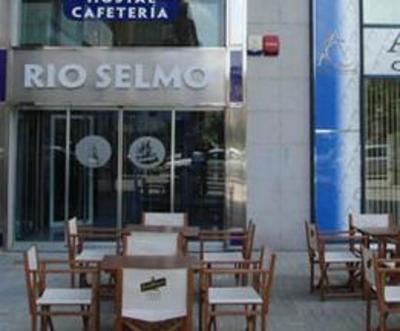 фото отеля Hostal Rio Selmo Ponferrada