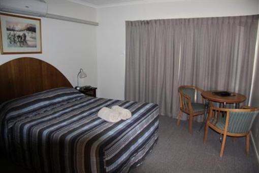 фото отеля Charleville Motel