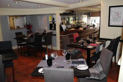 фото отеля Mad Jacks Bar And Restaurant With Rooms