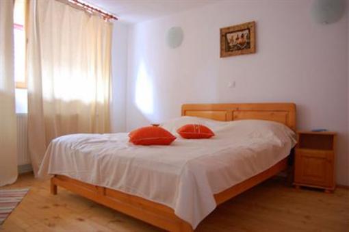 фото отеля House with Ponies Inn Brasov