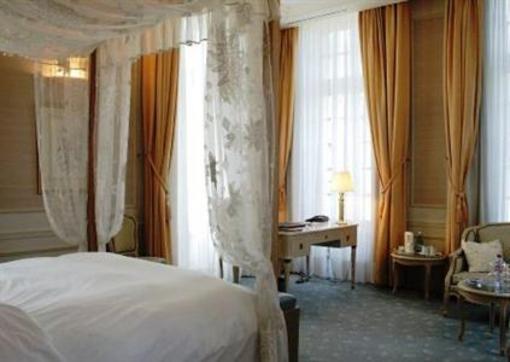 фото отеля Domaine de Belesbat Chateau Hotel and Golf Resort