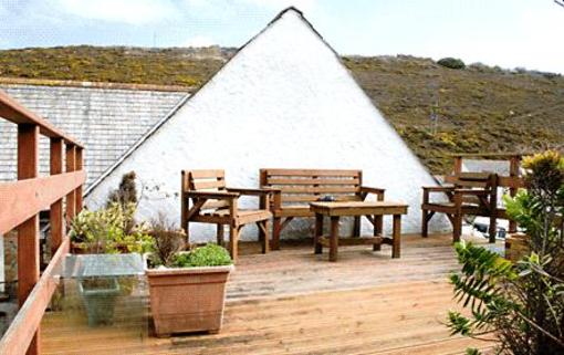фото отеля Porthtowan Backpackers Hostel Truro