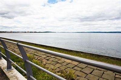 фото отеля Hot-el-apartments Edinburgh Waterfront