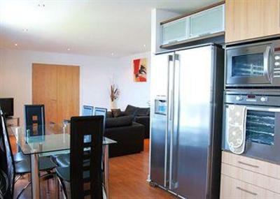 фото отеля Hot-el-apartments Edinburgh Waterfront