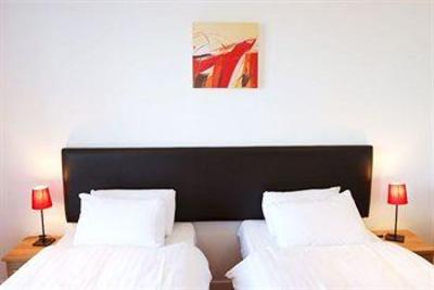фото отеля Hot-el-apartments Edinburgh Waterfront