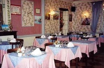фото отеля Hostellerie Du Cheval Blanc Sainte-Maure-de-Touraine