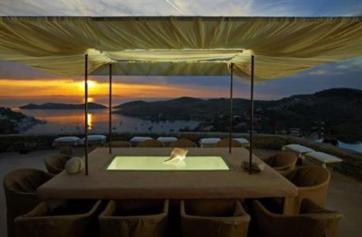 фото отеля Aigis Suites