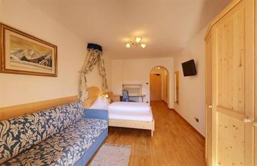 фото отеля Hotel Goldene Rose Welsberg-Taisten