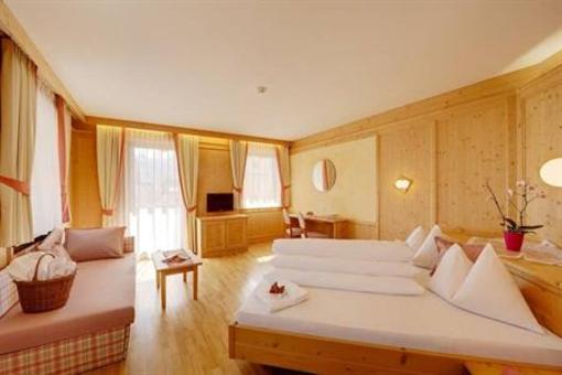 фото отеля Hotel Goldene Rose Welsberg-Taisten