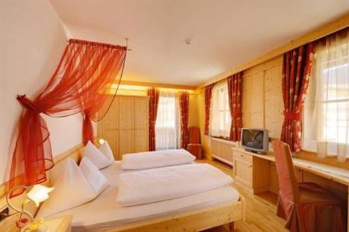 фото отеля Hotel Goldene Rose Welsberg-Taisten
