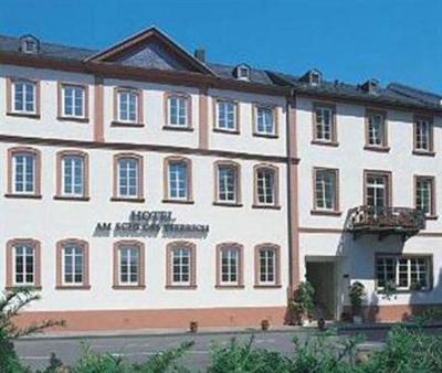 фото отеля Am Schloss Biebrich