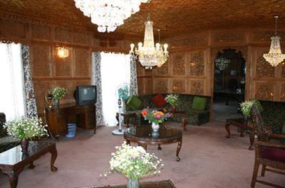 фото отеля Royal Dandoo Palace House Boat Srinagar