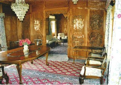 фото отеля Royal Dandoo Palace House Boat Srinagar