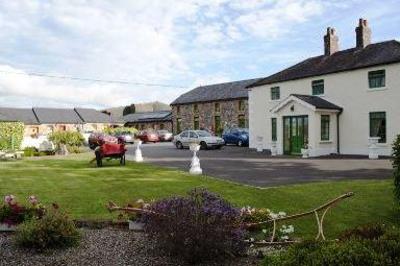 фото отеля Slane Farm Hostel