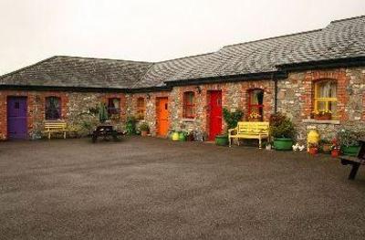 фото отеля Slane Farm Hostel