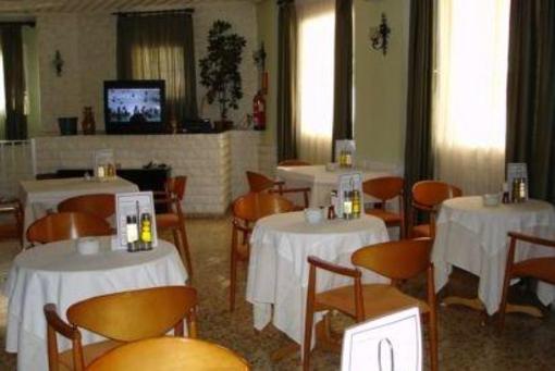 фото отеля Hostal Moreno