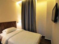 9 Square Hotel