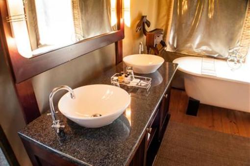 фото отеля Buffelsdrift Game Lodge
