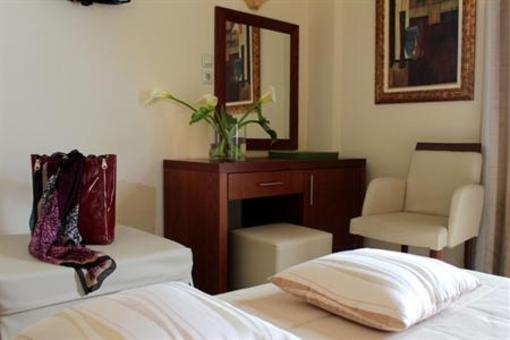 фото отеля Tourist Hotel Argostoli