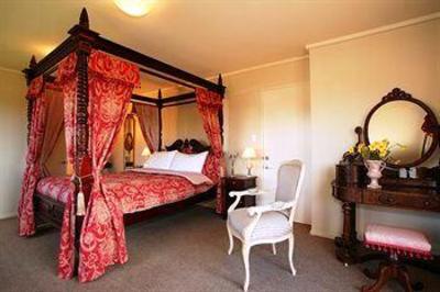 фото отеля Tudor Manor Bed & Breakfast