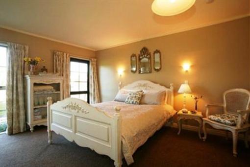фото отеля Tudor Manor Bed & Breakfast