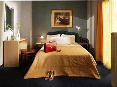 фото отеля Piraeus Inn