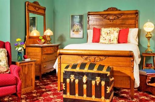 фото отеля The Carriage House Inn Bed and Breakfast