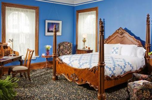 фото отеля The Carriage House Inn Bed and Breakfast