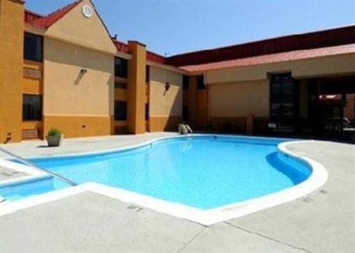 фото отеля Red Roof Inn and Suites Cincinnati North-Mason