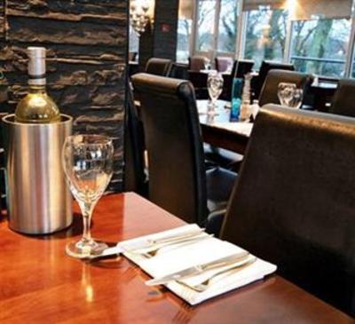 фото отеля Kaim Park Hotel Bathgate