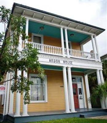 фото отеля Arbor House Suites Bed and Breakfast