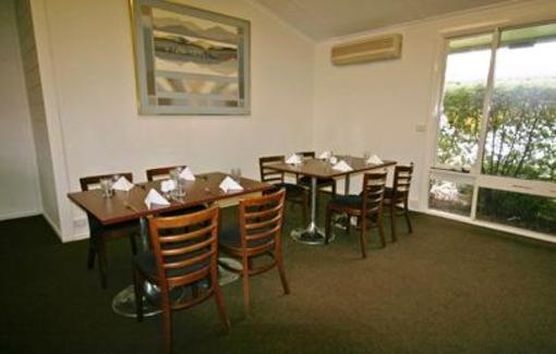 фото отеля Red Cedars Motel Canberra