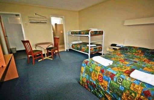 фото отеля Red Cedars Motel Canberra