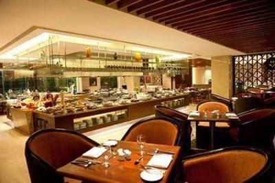 фото отеля Crowne Plaza West Hanoi Residences