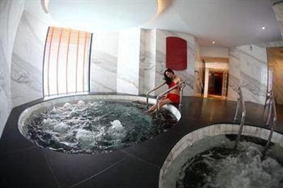 фото отеля Crowne Plaza West Hanoi Residences