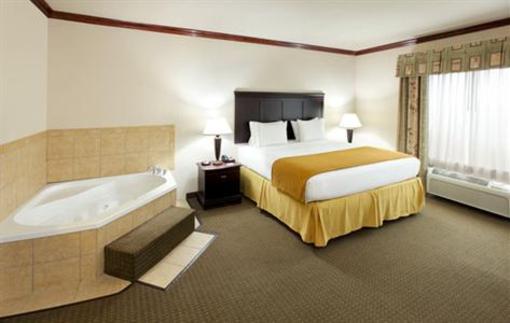 фото отеля Holiday Inn Express Hotel & Suites Sherman