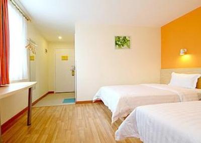 фото отеля 7 Days Inn Yangshuo West Street